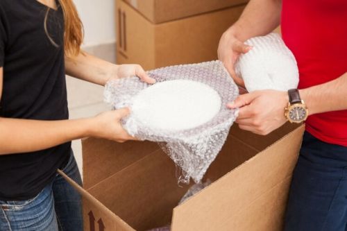 https://www.tsishipping.com/storage/app/media/_mediathumbs/Blog%20Images-how-to-pack-boxes-packing-supplies-2-a22a4fd8826bacf45208bf27674bb81f.jpg